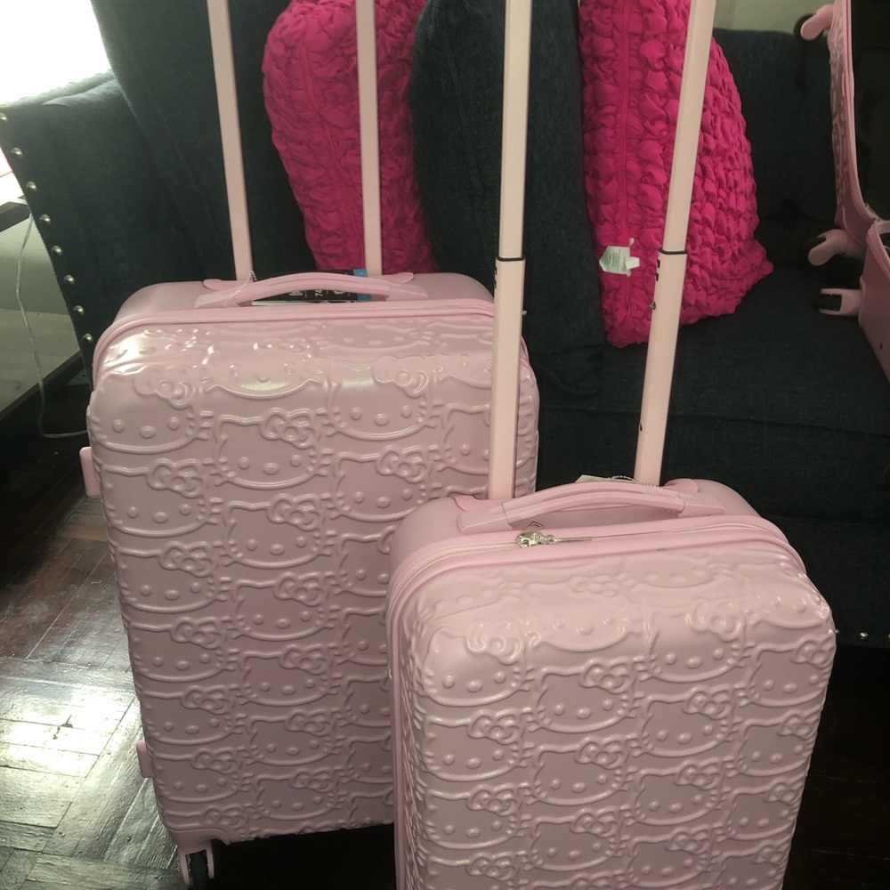 💗  Hello Kitty Embossed Hard-Side Luggage Set - Bubble Gum pink  -  2 pieces.